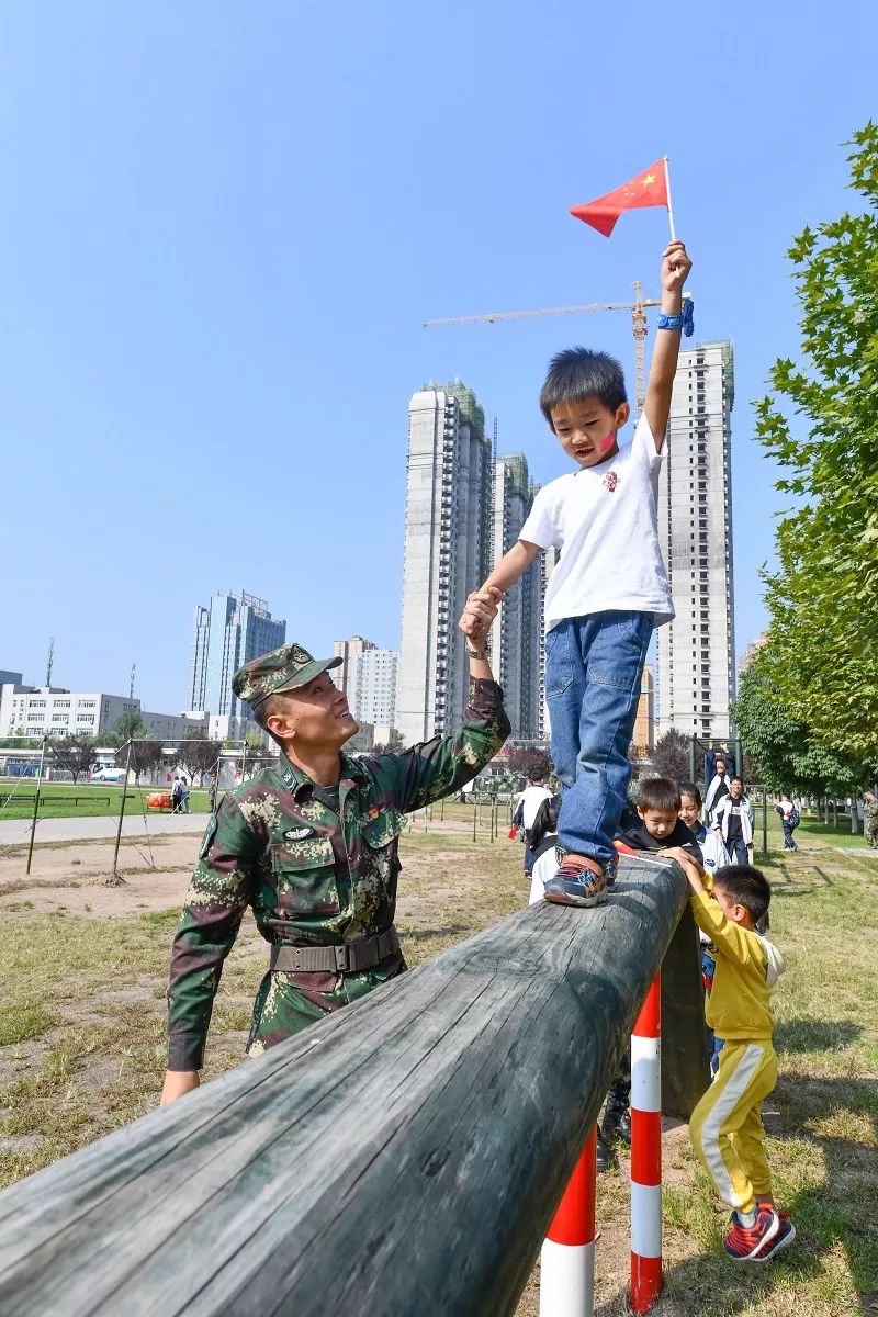 休斯敦火箭训练开放日，清晨再遭质疑引欢呼，法国杯在即，纪律约束更严格(休斯顿火箭最新消息)
